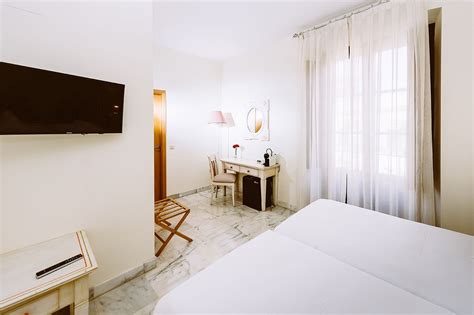 Basic Hotel Dona Manuela .